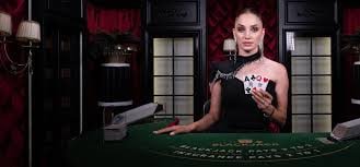 Aplikasi ggbet188 di smartphone menampilkan menu Shio Game, blackjack, dan roulette